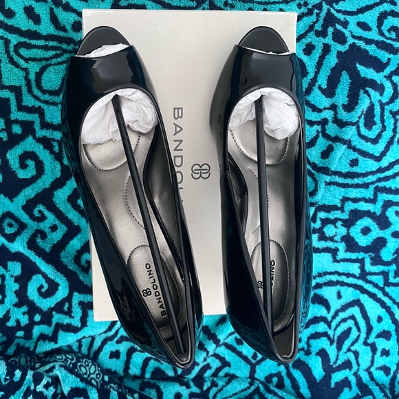 🆕 Black Patent Leather Peep-Toe Heels - Size 9.5 - Picture 5 of 6